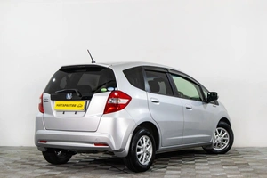 Хетчбэк Honda Fit 2012 года, 949000 рублей, Сургут