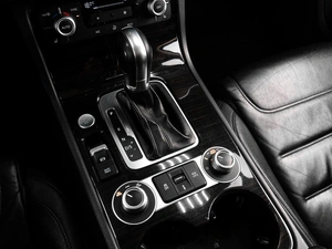 Внедорожник Volkswagen Touareg 2016 года, 3289000 рублей, Тюмень