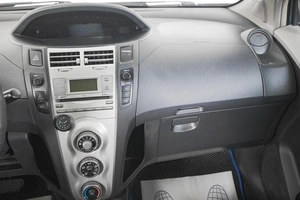 Хетчбэк Toyota Yaris 2007 года, 669000 рублей, Кемерово