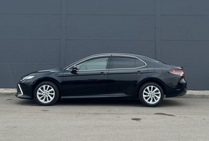 Седан Toyota Camry 2023 года, 3302000 рублей, Солонцы