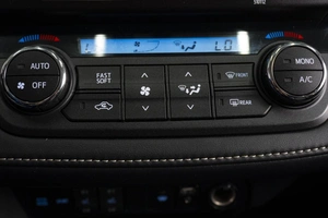 Внедорожник Toyota RAV4 2016 года, 2350000 рублей, Омск