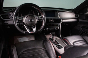 Седан Kia Optima 2018 года, 2039000 рублей, Сургут