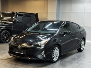 Лифтбек Toyota Prius 2017 года, 1747000 рублей, Красноярск
