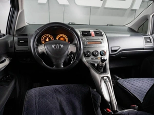 Хетчбэк Toyota Auris 2008 года, 650000 рублей, Тюмень