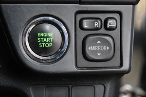 Универсал Toyota Corolla Fielder 2014 года, 1599000 рублей, Омск