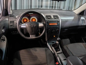 Седан Toyota Corolla 2010 года, 890000 рублей, Волгоград