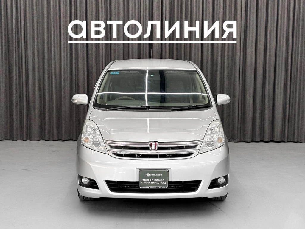 Минивэн Toyota Isis 2010 года, 1090000 рублей, Красноярск