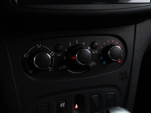 Хетчбэк Renault Sandero 2016 года, 869055 рублей, Москва