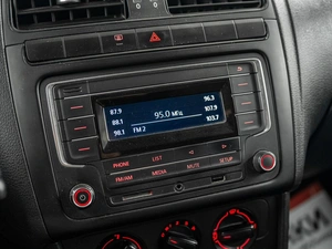 Седан Volkswagen Polo 2019 года, 975000 рублей, Красноярск