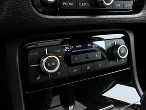 Внедорожник Volkswagen Touareg 2016 года, 3325000 рублей, Волгоград