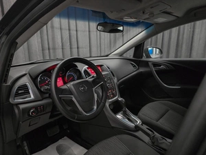 Седан Opel Astra 2013 года, 820000 рублей, Красноярск