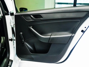 Лифтбек Skoda Rapid 2015 года, 750000 рублей, Красноярск