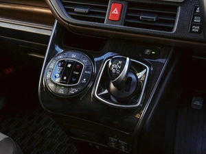 Минивэн Toyota Esquire 2018 года, 2480000 рублей, Краснодар