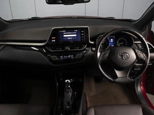 Внедорожник Toyota C-HR 2018 года, 2400000 рублей, Омск