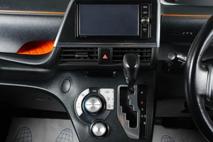 Минивэн Toyota Sienta 2016 года, 1469000 рублей, Тюмень