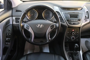 Седан Hyundai Elantra 2015 года, 1349000 рублей, Омск