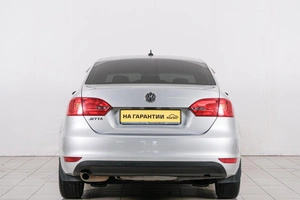 Седан Volkswagen Jetta 2013 года, 979000 рублей, Красноярск