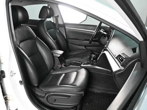 Седан Hyundai Elantra 2019 года, 1859000 рублей, Аксай