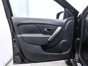 Седан Renault Logan 2019 года, 989000 рублей, Красноярск