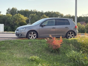 Хетчбэк Volkswagen Golf 2012 года, 860000 рублей, Красноярск