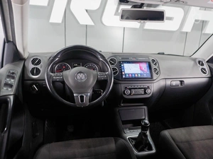 Внедорожник Volkswagen Tiguan 2012 года, 1169000 рублей, Тюмень