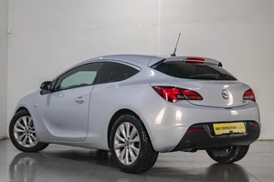 Хетчбэк Opel Astra GTC 2013 года, 1029000 рублей, Челябинск