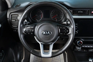 Седан Kia Rio 2021 года, 1719000 рублей, Тюмень