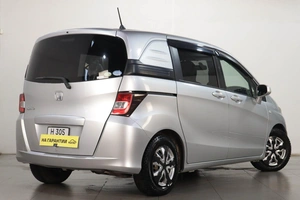 Минивэн Honda Freed 2010 года, 999000 рублей, Челябинск