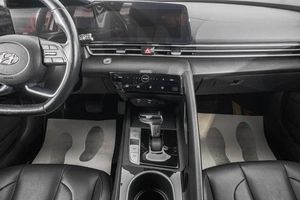 Седан Hyundai Elantra 2020 года, 1899000 рублей, Барнаул