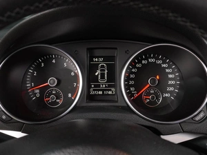 Хетчбэк Volkswagen Golf 2011 года, 899000 рублей, Воронеж