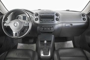 Внедорожник Volkswagen Tiguan 2011 года, 1409000 рублей, Кемерово
