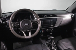 Седан Kia Rio 2020 года, 1429000 рублей, Сургут