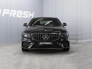 Седан Mercedes-benz E-класс 2018 года, 3700000 рублей, Омск