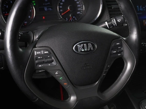 Седан Kia Cerato 2015 года, 1349000 рублей, Красный Пахарь