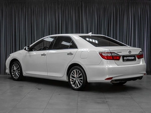 Седан Toyota Camry 2017 года, 2359000 рублей, Тюмень