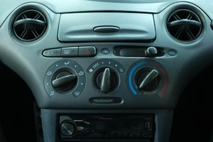 Хетчбэк Toyota Vitz 2000 года, 349000 рублей, Омск