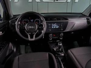 Седан Kia Rio 2021 года, 1589000 рублей, Воронеж