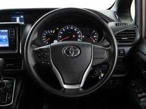 Минивэн Toyota Noah 2017 года, 1738888 рублей, Москва