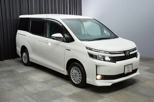 Минивэн Toyota Voxy 2015 года, 1797000 рублей, Красноярск