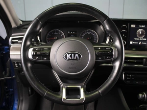 Седан Kia K5 2020 года, 2240000 рублей, Омск