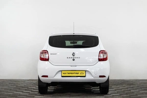 Хетчбэк Renault Sandero 2017 года, 819000 рублей, Сургут