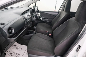 Хетчбэк Toyota Vitz 2017 года, 899000 рублей, Красноярск