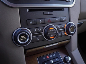 Внедорожник Land Rover Discovery 2014 года, 3200000 рублей, Волгоград