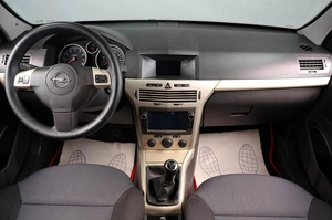 Седан Opel Astra 2008 года, 559000 рублей, Тюмень