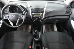 Седан Hyundai Solaris 2012 года, 789000 рублей, Омск