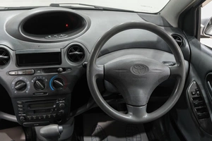Хетчбэк Toyota Vitz 2001 года, 349000 рублей, Новокузнецк