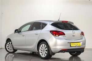 Хетчбэк Opel Astra 2012 года, 929000 рублей, Челябинск