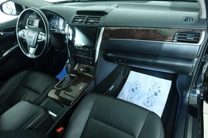 Седан Toyota Camry 2017 года, 2489000 рублей, Омск
