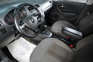 Седан Volkswagen Polo 2016 года, 839000 рублей, Тюмень