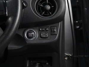 Хетчбэк Toyota Vitz 2017 года, 960000 рублей, Омск